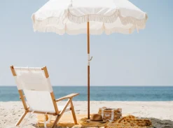 Chaise de plage pliante en tissu blanc Antique The Tommy Chair - Business & Pleasure