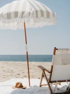 Chaise de plage pliante en tissu blanc Antique The Tommy Chair - Business & Pleasure