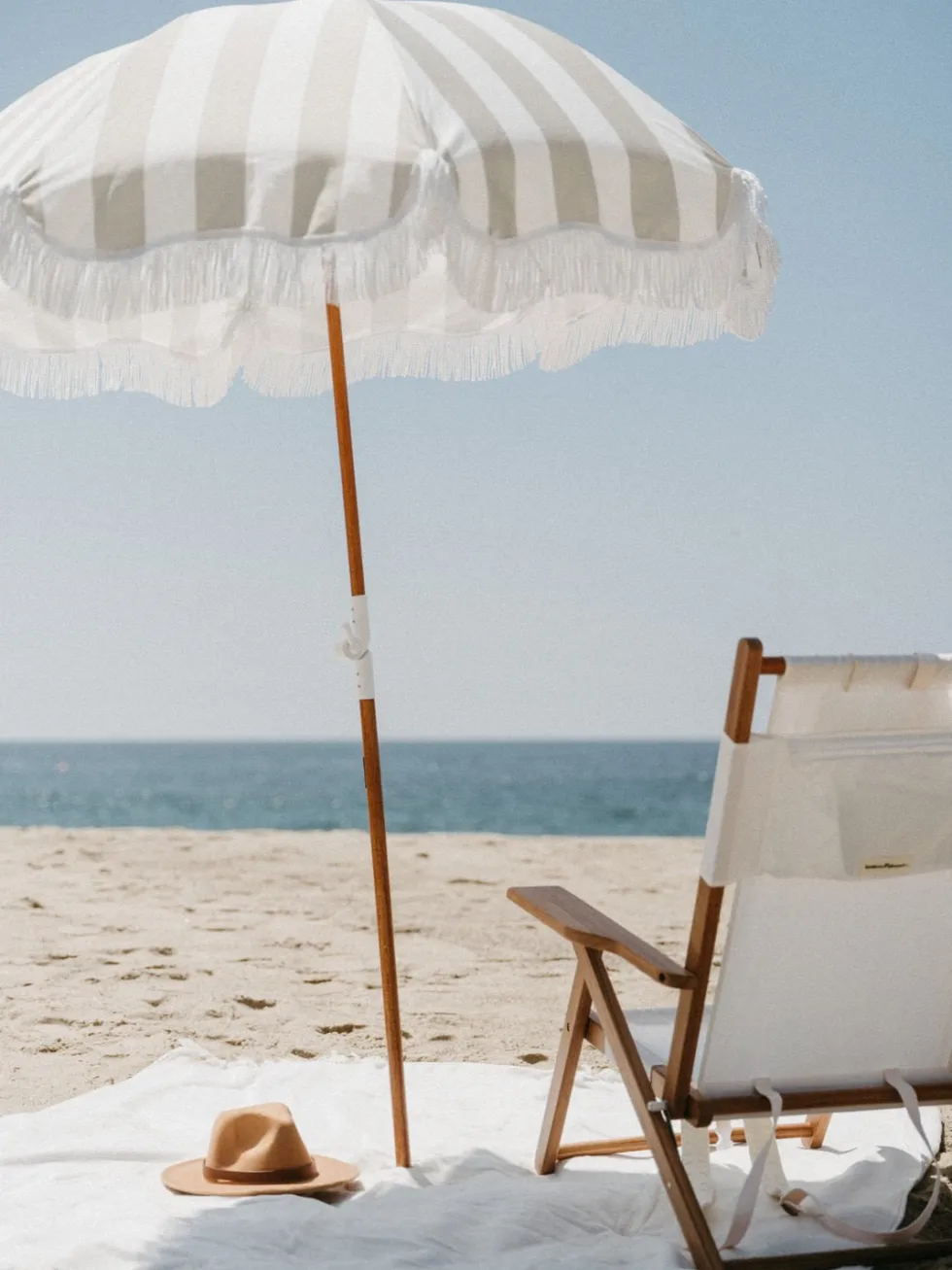 Chaise de plage pliante en tissu blanc Antique The Tommy Chair - Business & Pleasure