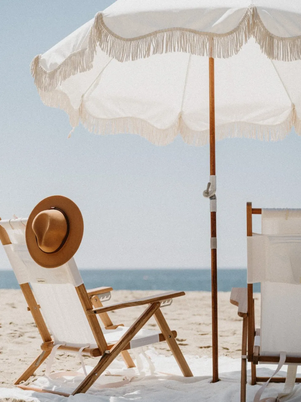Chaise de plage pliante en tissu blanc Antique The Tommy Chair - Business & Pleasure