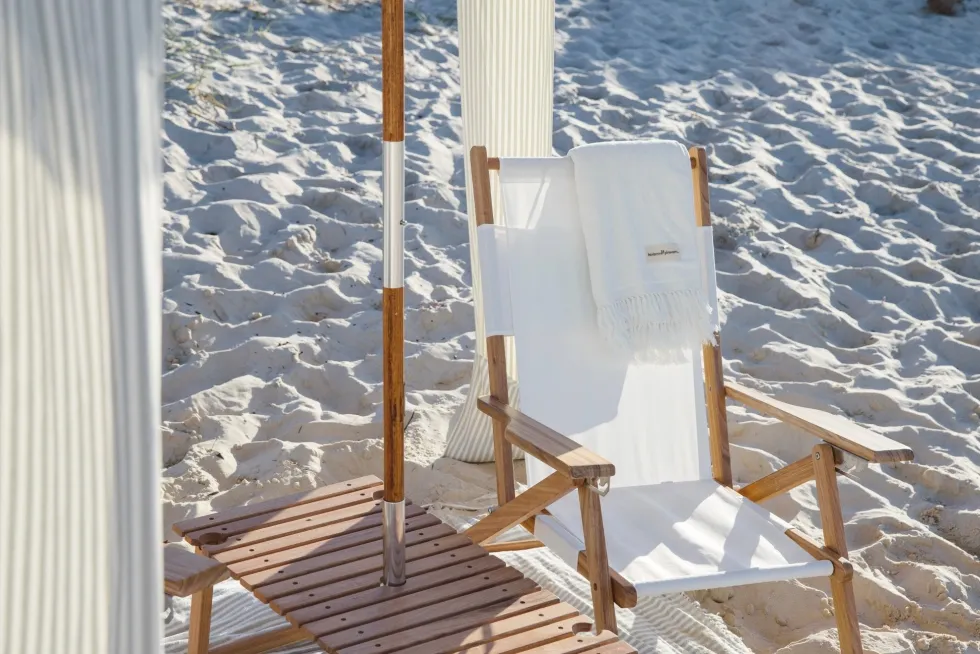 Chaise de plage pliante en tissu blanc Antique The Tommy Chair - Business & Pleasure