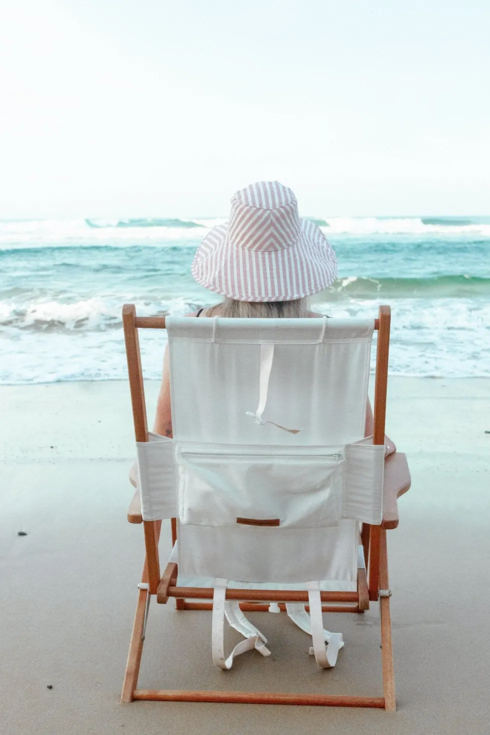 Chaise de plage pliante en tissu blanc Antique The Tommy Chair - Business & Pleasure
