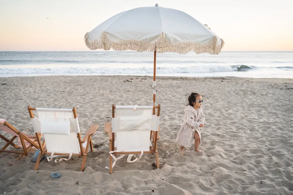 Chaise de plage pliante en tissu blanc Antique The Tommy Chair - Business & Pleasure
