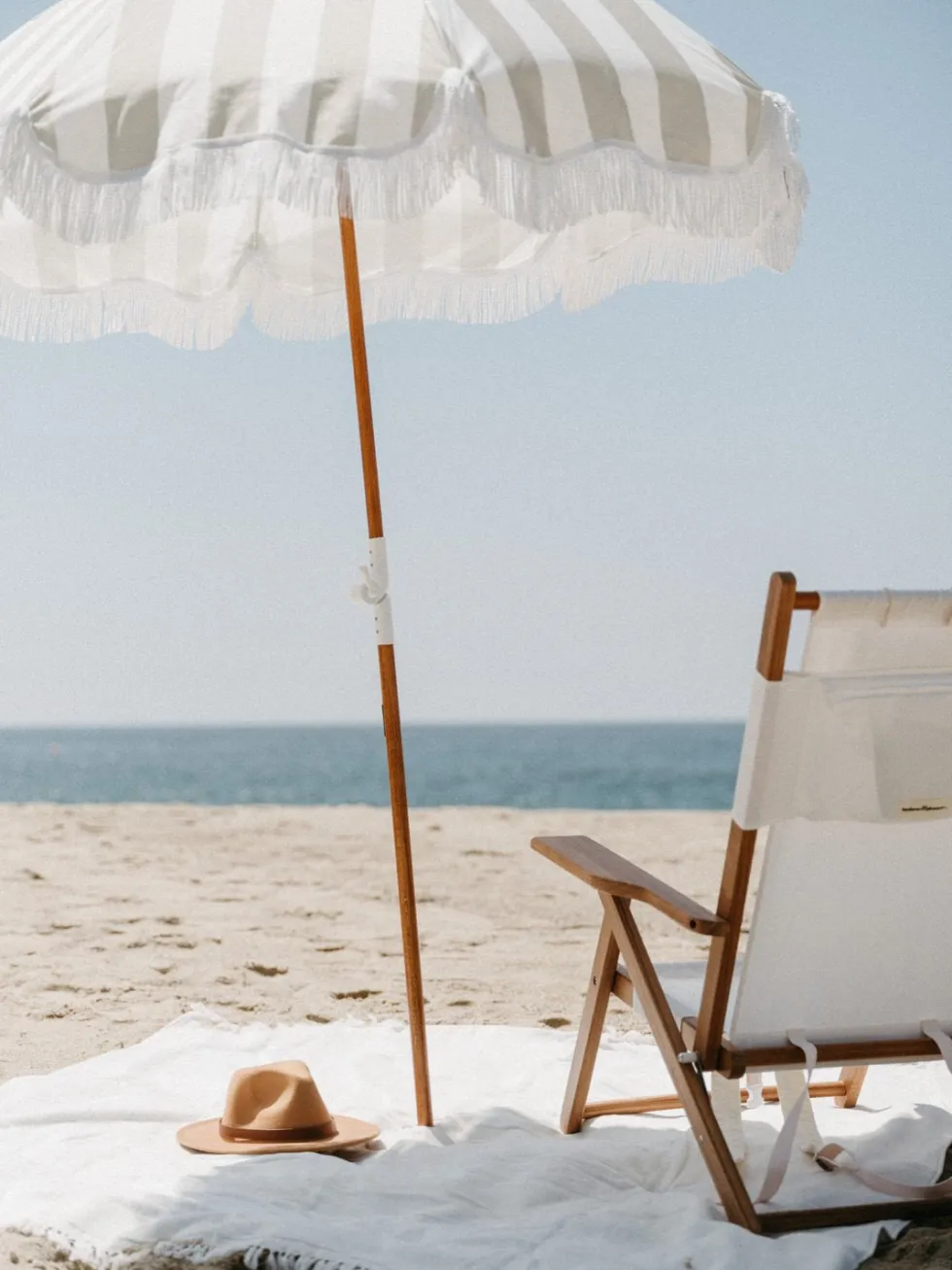 Chaise de plage pliante en tissu blanc Antique The Tommy Chair - Business & Pleasure