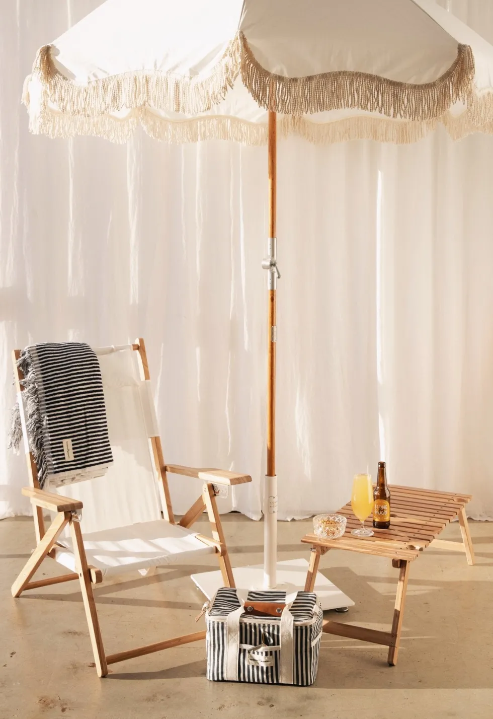 Chaise de plage pliante en tissu blanc Antique The Tommy Chair - Business & Pleasure
