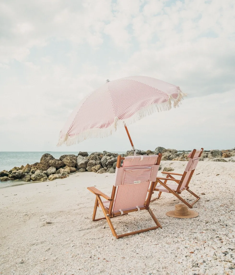 Chaise de plage pliante en toile à rayures rose Lauren's Stripe The Tommy Chair - Business & Pleasure