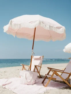 Chaise de plage pliante en toile à rayures rose Lauren's Stripe The Tommy Chair - Business & Pleasure