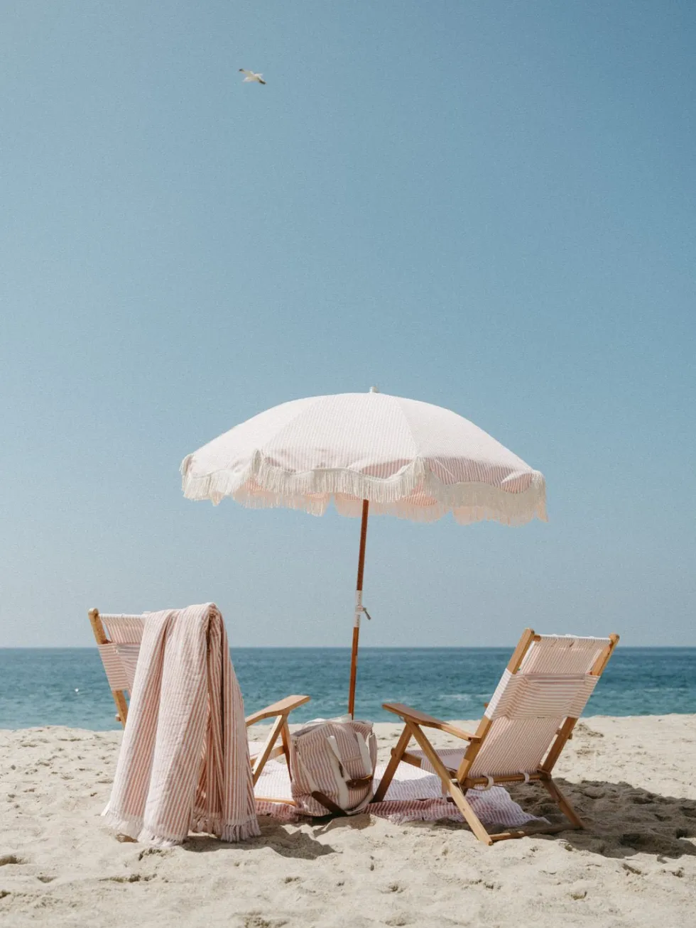 Chaise de plage pliante en toile à rayures rose Lauren's Stripe The Tommy Chair - Business & Pleasure