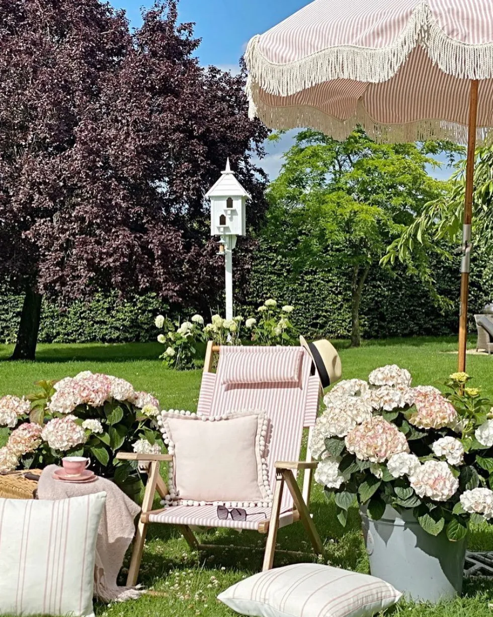 Chaise de plage pliante en toile à rayures rose Lauren's Stripe The Tommy Chair - Business & Pleasure