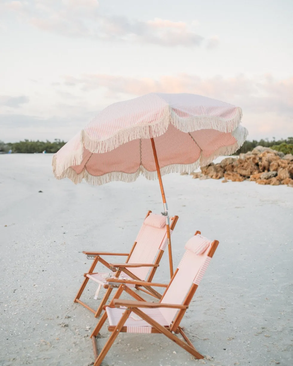 Chaise de plage pliante en toile à rayures rose Lauren's Stripe The Tommy Chair - Business & Pleasure