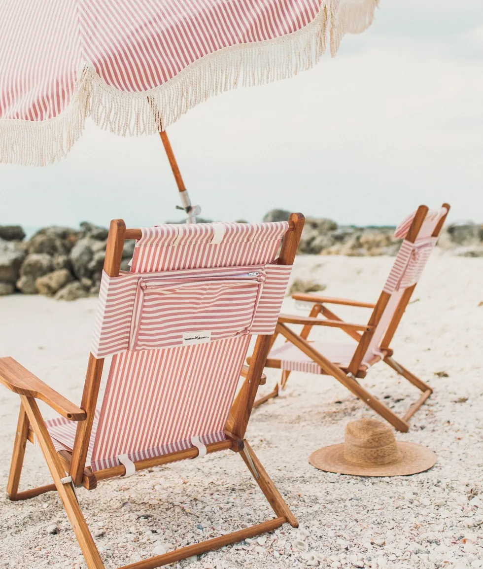Chaise de plage pliante en toile à rayures rose Lauren's Stripe The Tommy Chair - Business & Pleasure