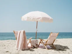 Chaise de plage pliante en toile à rayures rose Lauren's Stripe The Tommy Chair - Business & Pleasure
