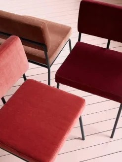 Chaise de salle à manger avec accoudoirs en acier noir et tissu rouge Monday - Fest Amsterdam