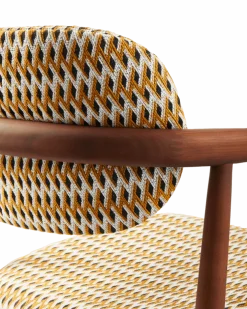 Chaise de salle à manger avec accoudoirs en tissu à motif jaune et bois de frêne Geo Henry - Pols Potten