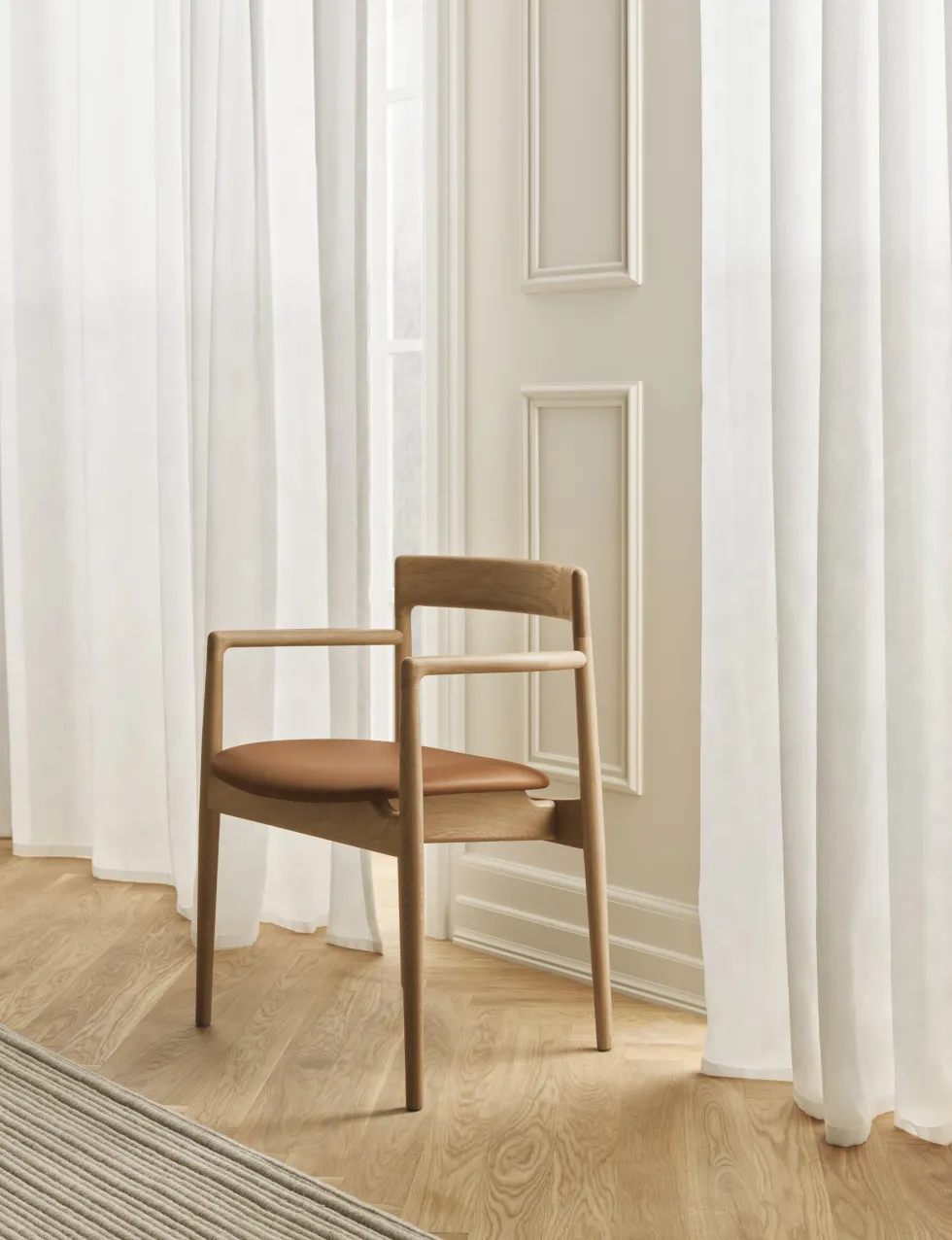 Chaise de salle à manger rembourrée sable en chêne huilé Calma - Bolia
