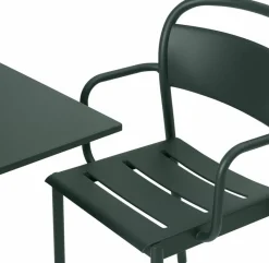 Chaise d'extérieur avec accoudoirs en acier vert foncé Linear - Muuto