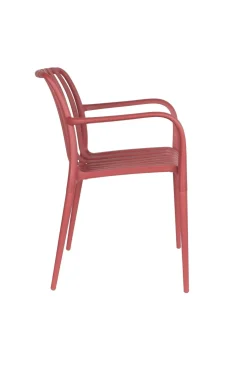 Chaise d'extérieur avec accoudoirs en plastique rouge Cala - The Cool Republic