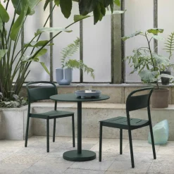 Chaise d'extérieur en acier vert foncé Linear - Muuto