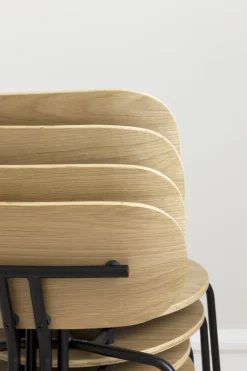 Chaise empilable en contreplaqué chêne et acier noir Curious - UMAGE