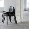 Chaise en aluminium noire et coque en polypropylène écrue Langue - NORR11