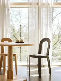 Chaise en bois de chêne foncé Olivia - Design House Stockholm