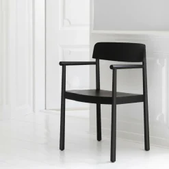 Chaise en bois de frêne noire avec accoudoirs Timb noir - Normann Copenhagen