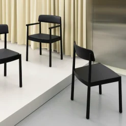 Chaise en bois de frêne noire avec accoudoirs Timb noir - Normann Copenhagen