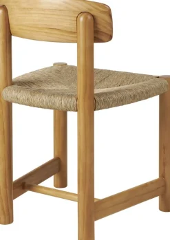 Chaise en bois de pin doré Daumiller - Gubi