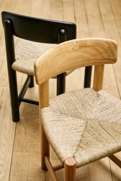 Chaise en bois de pin doré Daumiller - Gubi