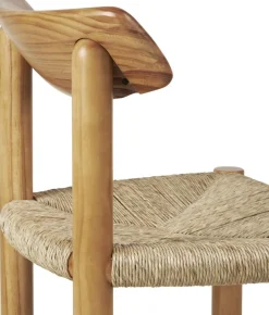 Chaise en bois de pin doré Daumiller - Gubi