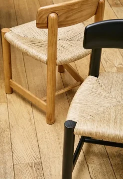 Chaise en bois de pin doré Daumiller - Gubi