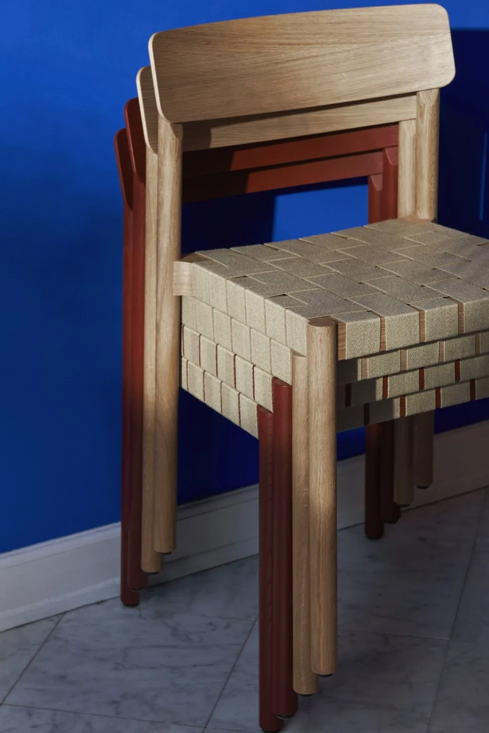 Chaise en bois naturel et sangles en lin naturel Betty TK1 - &tradition