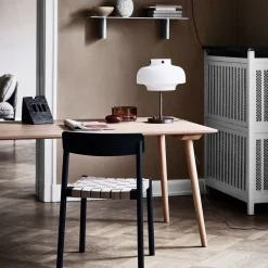 Chaise en bois noir et sangles en lin naturel Betty - &tradition