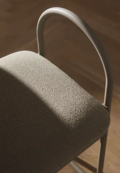 Chaise en bouclé taupe 37 x 39 cm Angui - AYTM