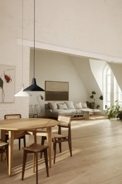 Chaise en cannage et bois de noyer C-Chair - Gubi