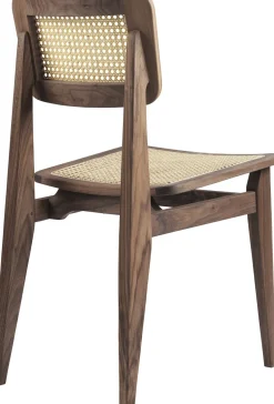 Chaise en cannage et bois de noyer C-Chair - Gubi