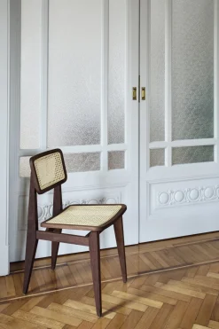 Chaise en cannage et bois de noyer C-Chair - Gubi