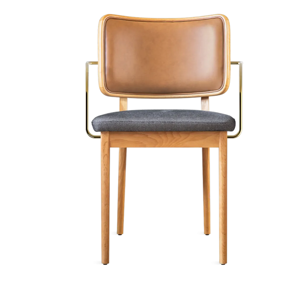 Chaise en chêne avec accoudoirs en cuir tabac et tissu caviar Tapissier - RED Edition