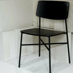 Chaise en chêne et métal noire Paragon - HANDVÄRK