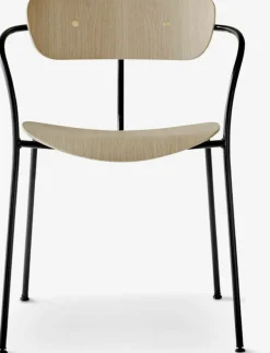 Chaise en chêne et piètement noir AV2 Pavilion - &tradition