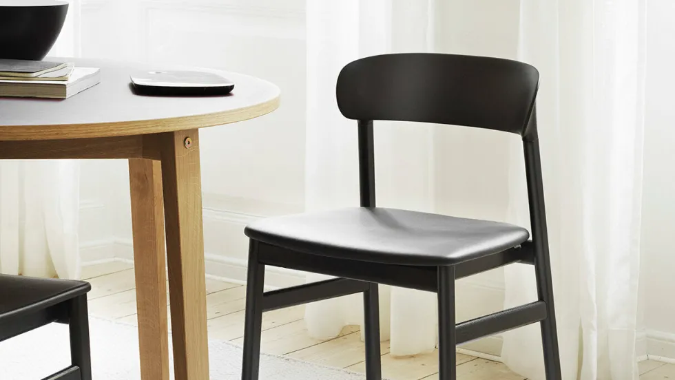 Chaise en chêne noir et cuir noir Herit Spectrum Leather noir - Normann Copenhagen