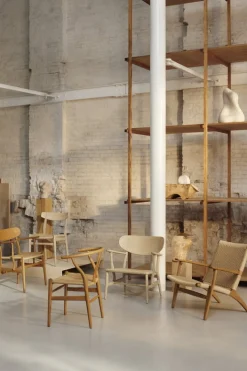 Chaise en chêne savonné avec assise tissée naturelle 72,5cm CH22 - Carl Hansen & Søn