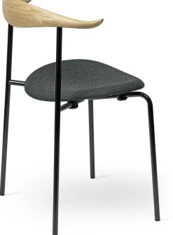 Chaise en chêne savonné et acier noir avec assise remix 173 76,5cm CH88P - Carl Hansen & Søn
