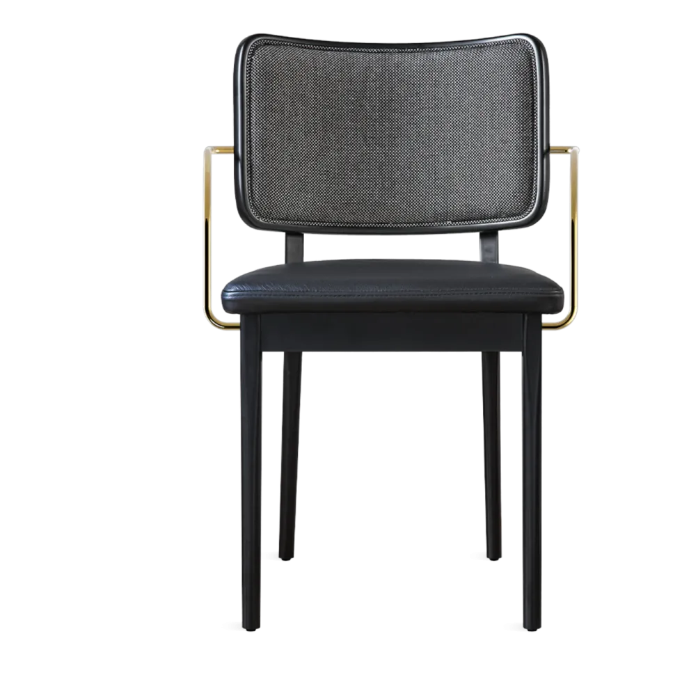 Chaise en chêne teinté noir avec accoudoirs tissu caviar et cuir noir Tapissier - RED Edition