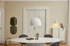 Chaise en cuir et piètement en acier noir Semper - AYTM