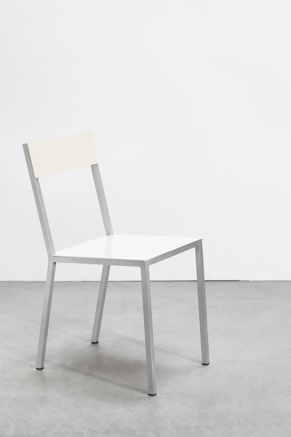 Chaise en métal blanc et ivoire 52x39x80cm - valerie_objects