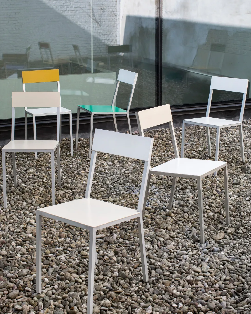 Chaise en métal blanc et ivoire 52x39x80cm - valerie_objects
