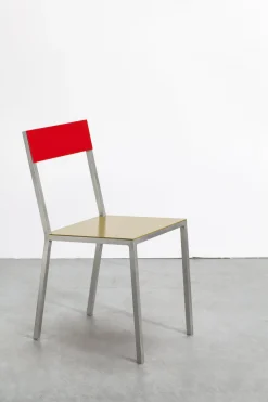 Chaise en métal curry et rouge 52x39x80cm - valerie_objects