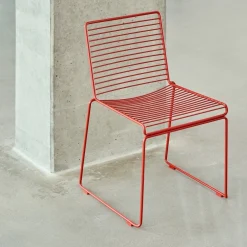 Chaise en métal rouge Hee - HAY