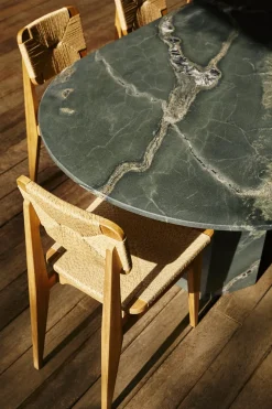 Chaise en papier tissé et bois de chêne naturel C-Chair - Gubi
